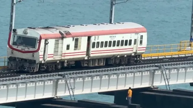 ரயில் ஓட்டுநர்கள் பற்றாகுறையால் சிறப்பு ரயில்கள் ரத்து செய்யப்பட்டது உண்மையா? ரயில்வே நிர்வாகம் சொல்வது என்ன?