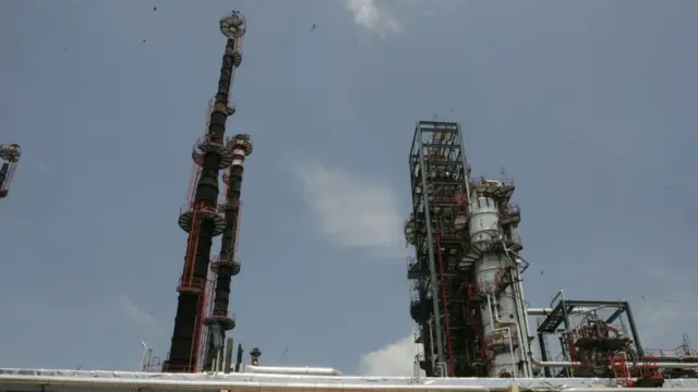 રિફાઇનરીની તસવીર