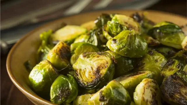 Запеченная в духовке брюссельская капуста