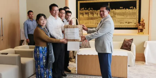 တပ်ချုပ် ဂျပန်မှာရှိတဲ့ သံရုံး ဝန်ထမ်းတွေနဲတွေ့