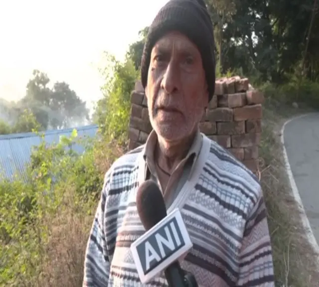 নমন স্যায়ালের গ্রামের এক বাসিন্দা।