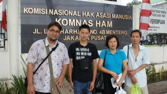 Siti Sukrisno memperjuangkan rumah milik ayahnya dengan mendatangi Komnas HAM. 