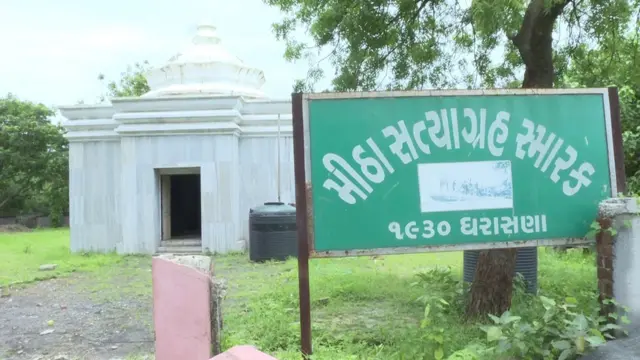નમક સત્યાગ્રહ, ધરાસણા, દાંડી, મહાત્મા ગાંધી, કૉંગ્રેસ, સરદાર પટેલ, સરોજીની નાયડુ, અબ્બાસ તૈયબજી, વડાલા, અત્યાચાર, લાઠીચાર્જ, બ્રિટિશ, સ્વાતંત્ર્ય સંગ્રામ, બ્રિટિશ રાજ, અહિંસા