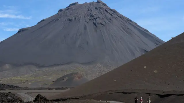 আগ্নেয়গিরির পাদদেশে এই সেই ফোগো আইল্যান্ড