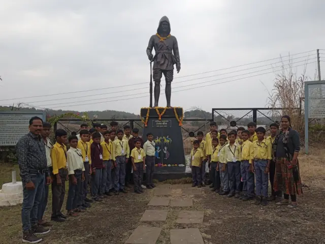 तंट्या मामाला आदिवासी प्रेरणास्थान मानतात.