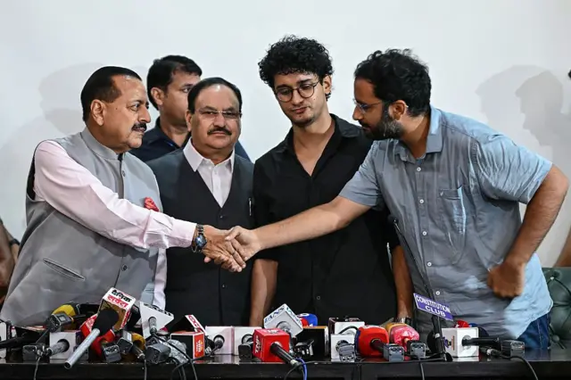 3. आगामी निवडणुकांचा दबाव