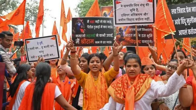 गेल्या 8 वर्षांमध्ये भारतातील विविध राज्यांमध्ये अशाप्रकारे धर्मांतरविरोधी कायदे संमत करण्यात आल्याचं दिसून येतं.