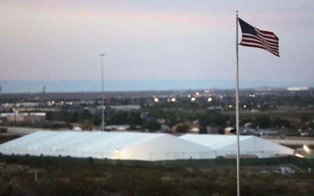 အမေရိကန် - မက္ကဆီကို နယ်စပ်မြင်ကွင်း 