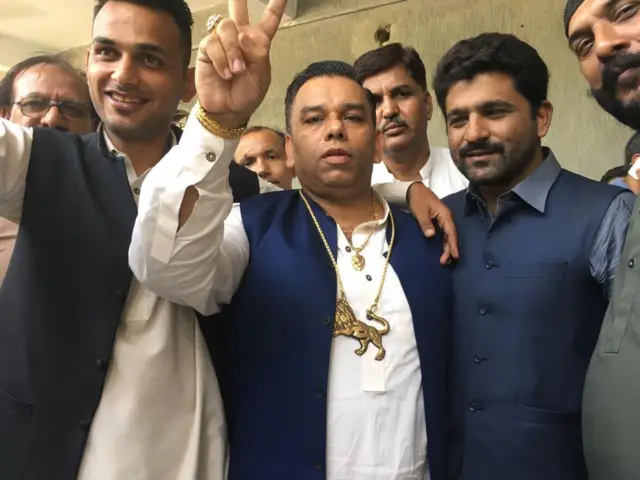 سونے کا شیر