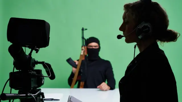 সেটে শ্যুটিংএর আঁকা ছবি