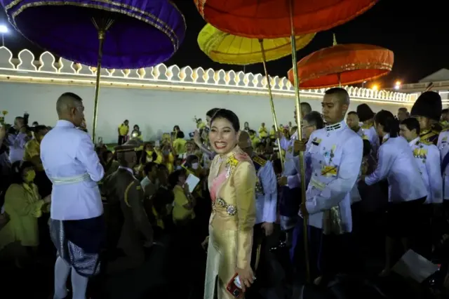 เจ้าฟ้าหญิงสิริวัณณวรีฯ ทรงทักทายพสนิกรเมื่อวันที่ 23 ต.ค.