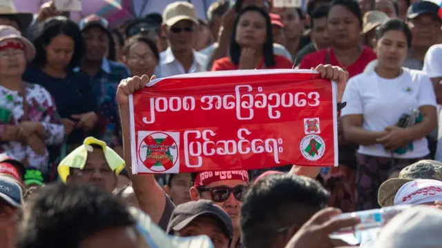 ၂၀၀၈ ဖွဲ့စည်းပုံအခြေခံဥပဒေပြင်ဆင်ဖို့ တပ်မတော်သားလွှတ်တော်ကိုယ်စားလှယ်တစ်ဦးထောက်ခံမှုလိုအပ်