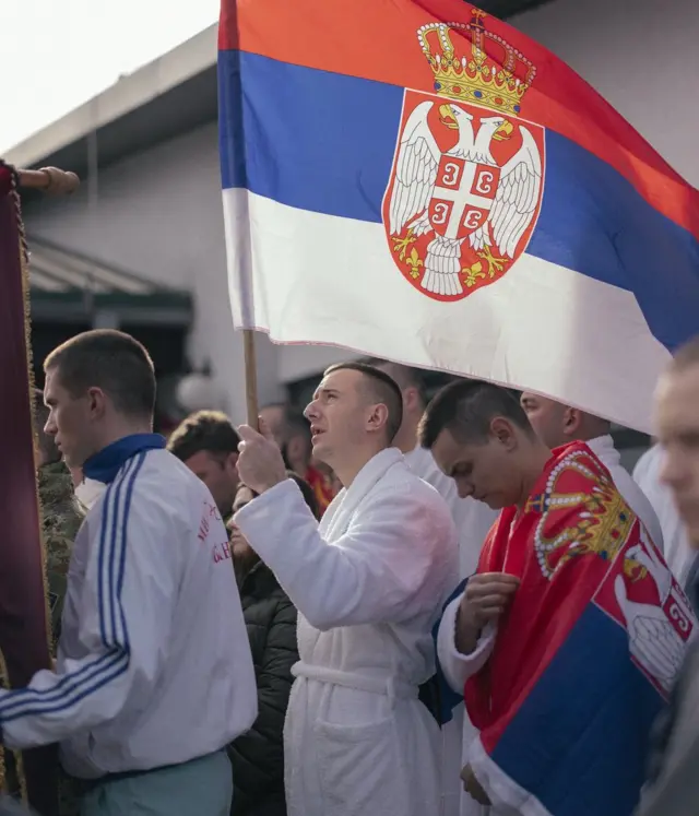 Bilo je i onih koji su na plivanje došli sa srpskim trobojkama.