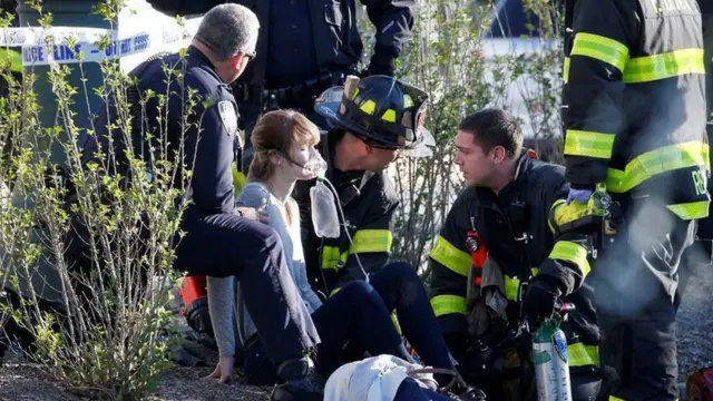 Abajejwe umutekano bariko baratabara abakomeretse aho ico gitero cabereye.