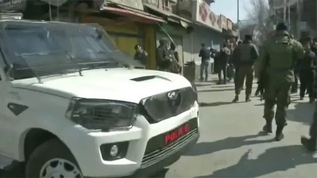 కశ్మీర్‌లో భద్రతా బలగాలు