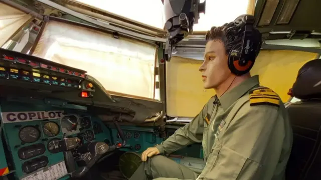 ఎయిర్ క్రాప్ట్ 7 విభాగాలుగా పని చేస్తుంది