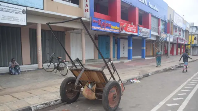 වැසී ගිය වෙළෙඳ සැල් - නාට්ටාමිවරුන්ට රැකියා නැහැ