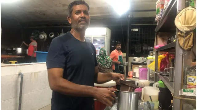 Hasan, pemilik kedai di Batu, Malaysia