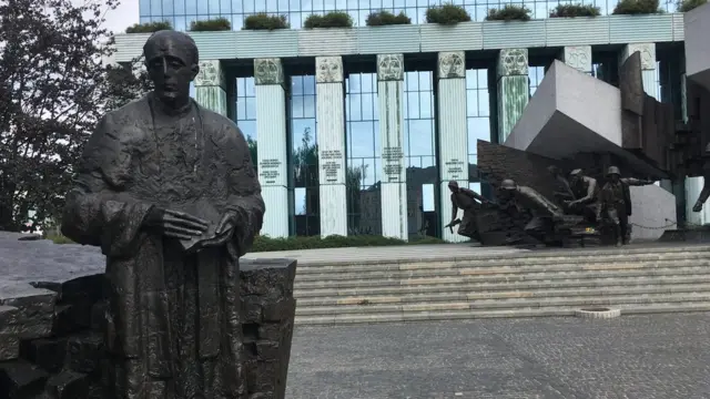 Tượng Khởi nghĩa Warsaw 1944