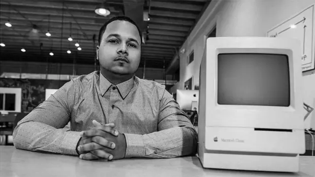 یہی وہ خراب کمپیوٹر ہے جس نے فریڈی کی قسمت بدل دی