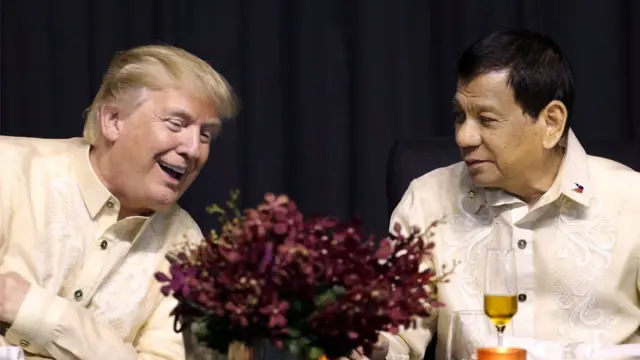 U.S. President Donald Trump speaks with Philippines President Rodrigo Duterte during the gala dinner marking ASEAN"s 50th anniversary in Manila, Philippines, November 12, 2017