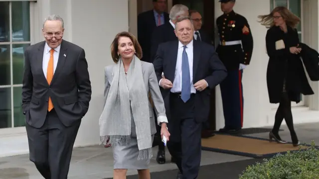 ဒီမိုကရက် အောက်လွှတ်တော်ဥက္ကဋ္ဌ နန်စီပလိုစီနဲ့ ဒီမိုကရက်ပါတီခေါင်းဆောင် ချပ်ရှူးမားတို့ သမ္မတ ထရမ့်နဲ့ တွေ့အပြီး