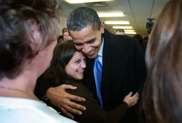 บารัค โอบาม่า คือนักการเมืองคนแรก ๆ ที่ใช้สื่อออนไลน์ในการหาเสียง