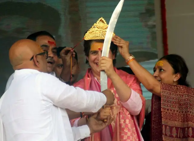 कांग्रेस महासचिव प्रियंका गांधी के साथ अजय राय