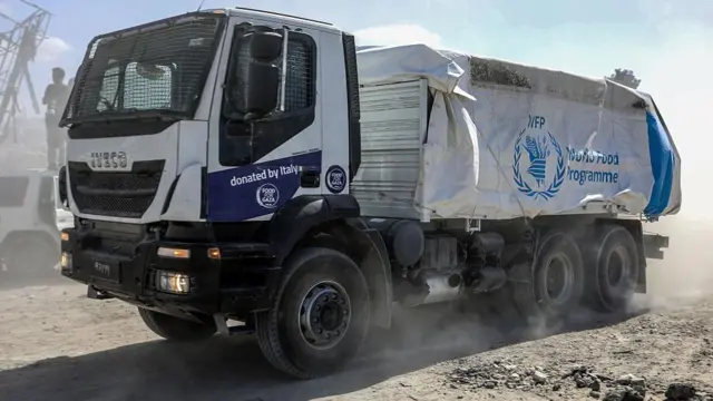 یک لاری حامل کمک‌های بشردوستانه درغزه 