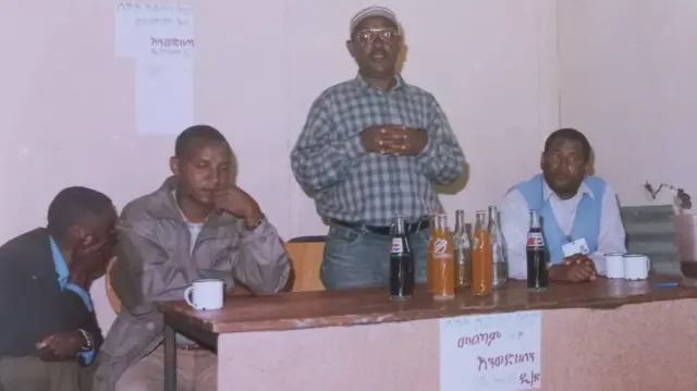 አቶ ኦልቀባ ከጓደኞቻቸው ጋር