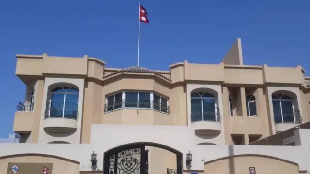 यूएईमा छ लाख हाराहारीमा नेपालीहरू रहेको ठानिन्छ