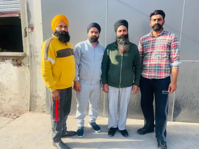 સુખજિંદર અને તેમના મિત્રો