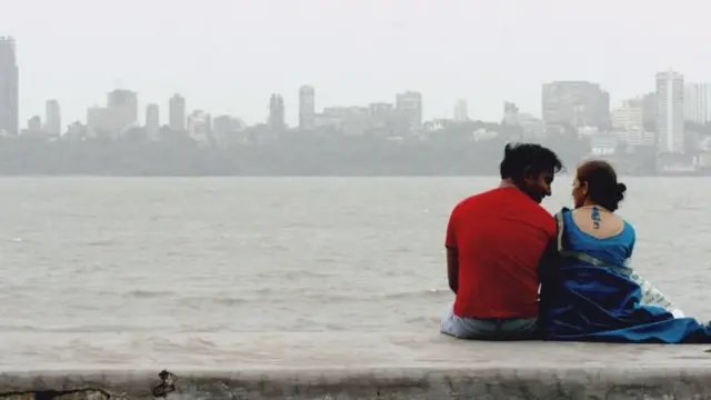 शारीरिक जवळिकीसाठी संमती महत्त्वाची ठरते.