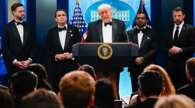 ਮੀਡੀਆ ਨੂੰ ਸੰਬੋਧਨ ਕਰਦੇ ਟਰੰਪ