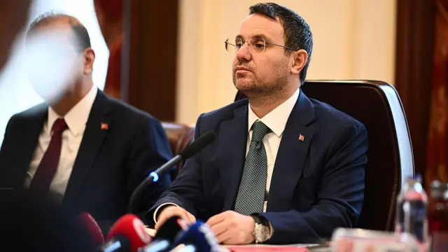 Adalet Bakanı Akın Gürlek, bir konuşma yapıyor. 