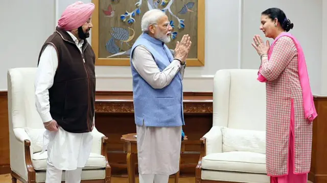 पीएम मोदी के साथ अमरिंदर सिंह और परनीत कौर