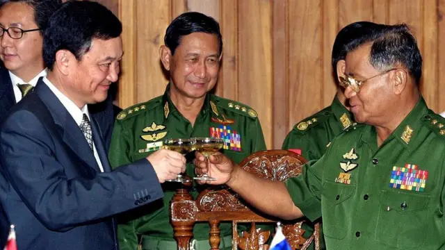 မြန်မာစစ်ခေါင်းဆောင်တွေ နဲ့ ဆက်ဆံရေးရှိခဲ့တဲ့ သက်ဆင်