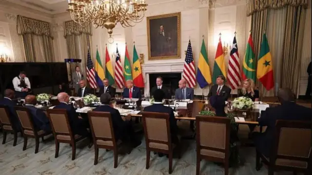 Donald Trump et ses invités autour de la table