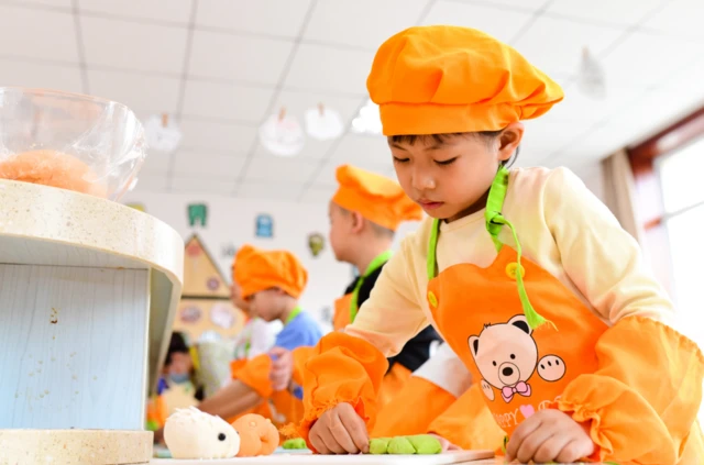 တရုတ်သူငယ်တန်းကျောင်းသား ဦးရေလျော့