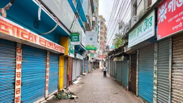 দোকানপাট ও ব্যবসা প্রতিষ্ঠান বন্ধ রাখা হয়