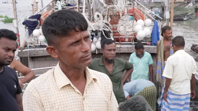 সাগরে মাছ ধরা ট্রলারের মাঝি দুলাল