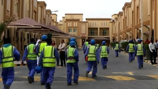 تواجه قطر ، وغيرها من دول الخليج، منذ سنوات انتقادات بسبب أوضاع العمال الأجنبية فيها.