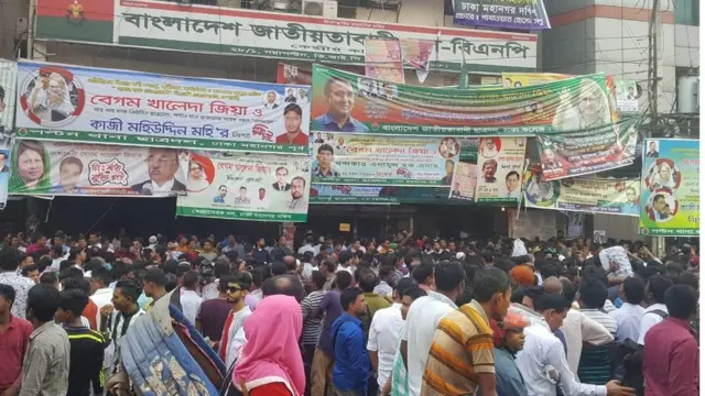 নয়া পল্টনে বিএনপির কার্যলয়ের সামনের দৃশ্য