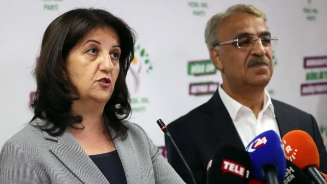 Pervin Buldan ve Mithat Sancar açıklama yaparken 