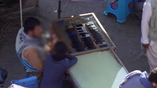 دویم لاس موبایلونه تر ډېره له ایران، پاکستان او متحده عربي اماراتو افغانستان ته وړل کېږي