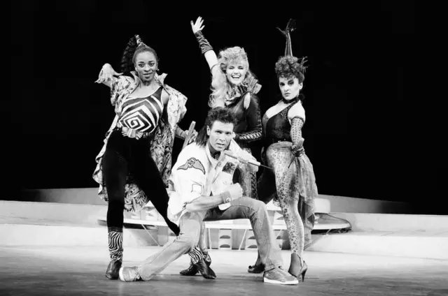 Klif Ričard u mjuziklu 'Vreme'