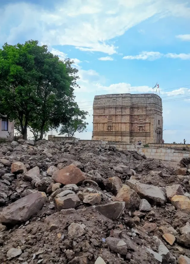 भटाळा मंंदिर आणि परिसरातील उत्खनन