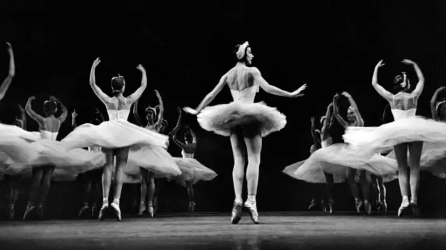 بالي نڅا یوه ننداره کې