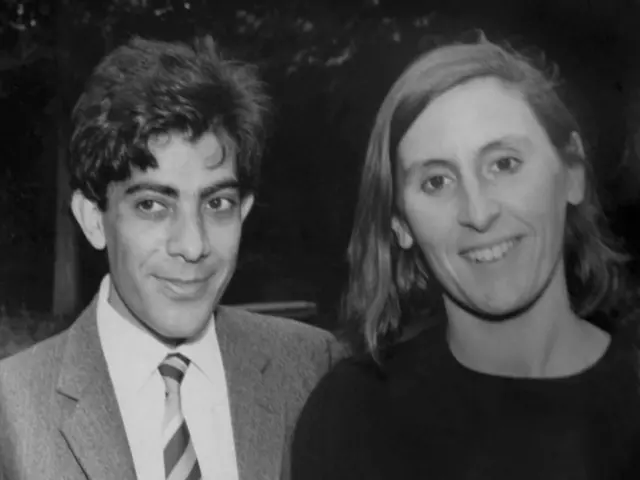 ثمره ازدواج جمشید شمیرانی و همسرش الیزابت وتان، چهار فرزند است که به ترتیب کیوان، مریم، مرجان و بیژن نام دارند.