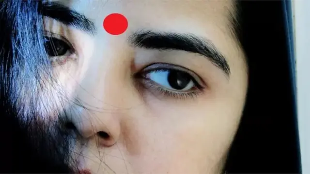 বাংলাদেশ ও ভারতসহ দক্ষিণ এশিয়ার কিছু দেশে নারীদের মধ্যে সাজগোজের অংশ হিসেবে কপালে টিপ পরার চল আছে (প্রতীকী চিত্র)